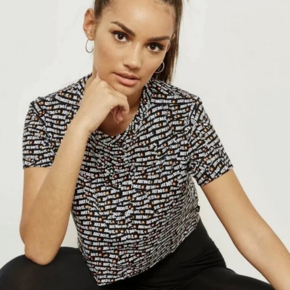 Nike Just Do It All Over Logo Graphic Tee Short Sleeve Crop Top Athletic Gym